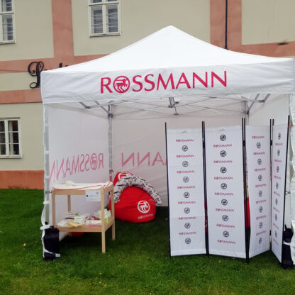 ROSSMANN kojicí a přebalovací koutek